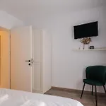 Appartamento Fun House - Comfortable With Garden And Near Parking Braşov