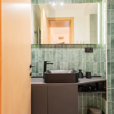 Lägenhet Fun House - Comfortable With Garden And Near Parking