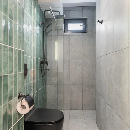 Fun House - Comfortable With Garden And Near Parking Lägenhet