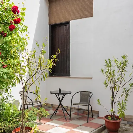 Fun House - Comfortable With Garden And Near Parking Apartament Braszów