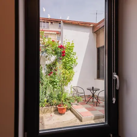 Fun House - Comfortable With Garden And Near Parking *