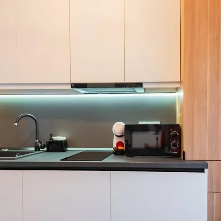 Apartment Fun House - Comfortable With Garden And Near Parking