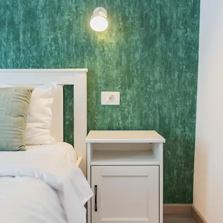 Apartment Fun House - Comfortable With Garden And Near Parking