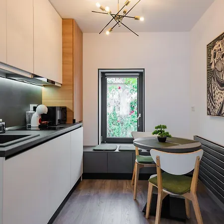 Fun House - Comfortable With Garden And Near Parking Lägenhet