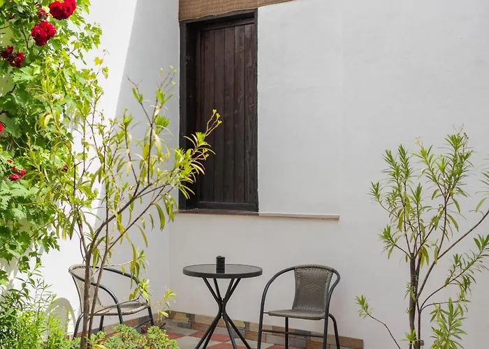 Fun House - Comfortable With Garden And Near Parking Apartament Braszów