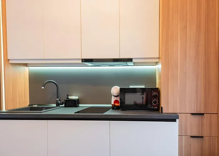 Apartament Fun House - Comfortable With Garden And Near Parking