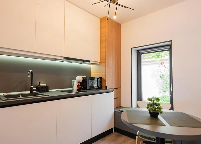 Fun House - Comfortable With Garden And Near Parking Apartament Braszów