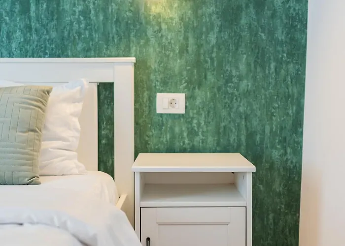 Apartmán Fun House - Comfortable With Garden And Near Parking